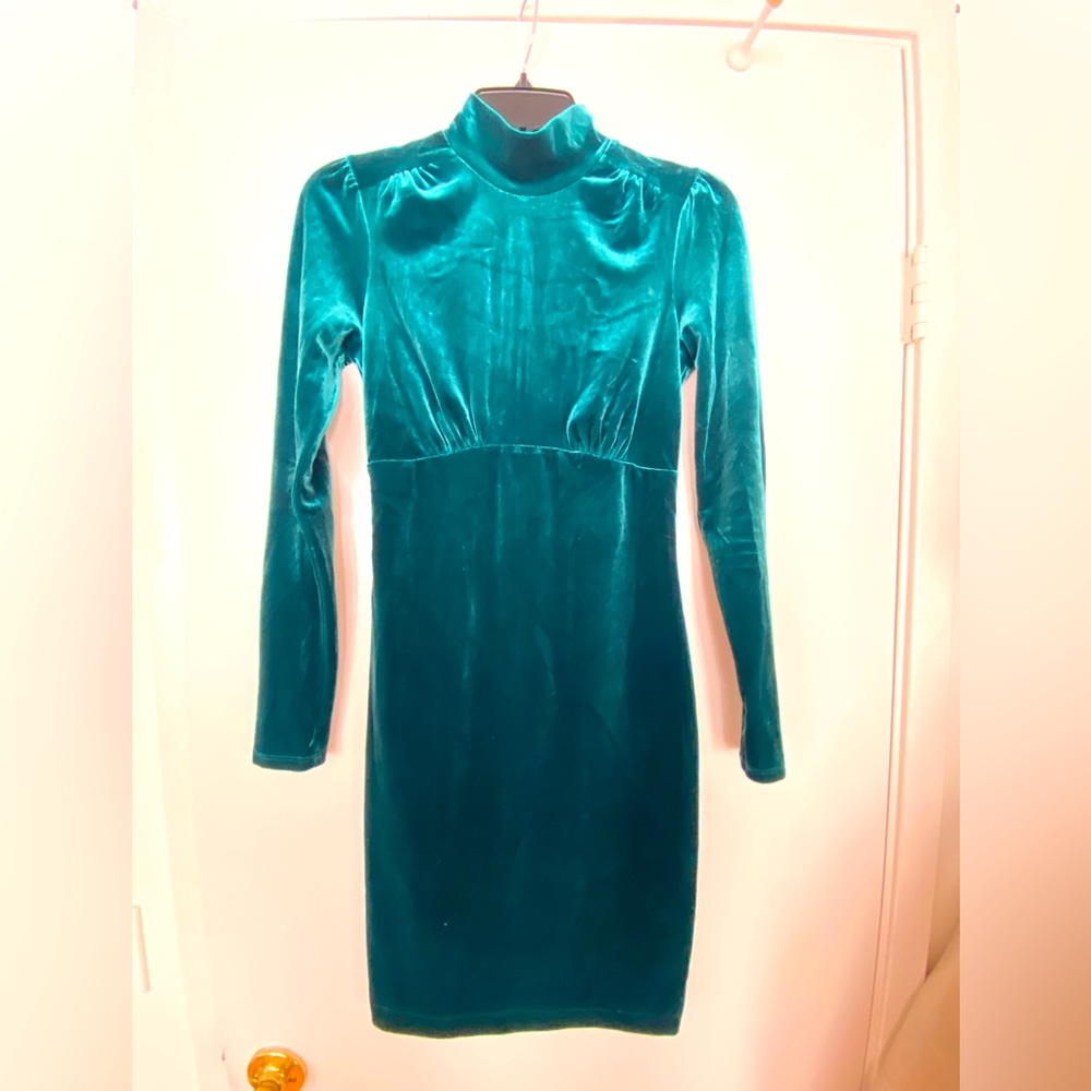 Forever 21 long sleeve velvet dress, size X-small